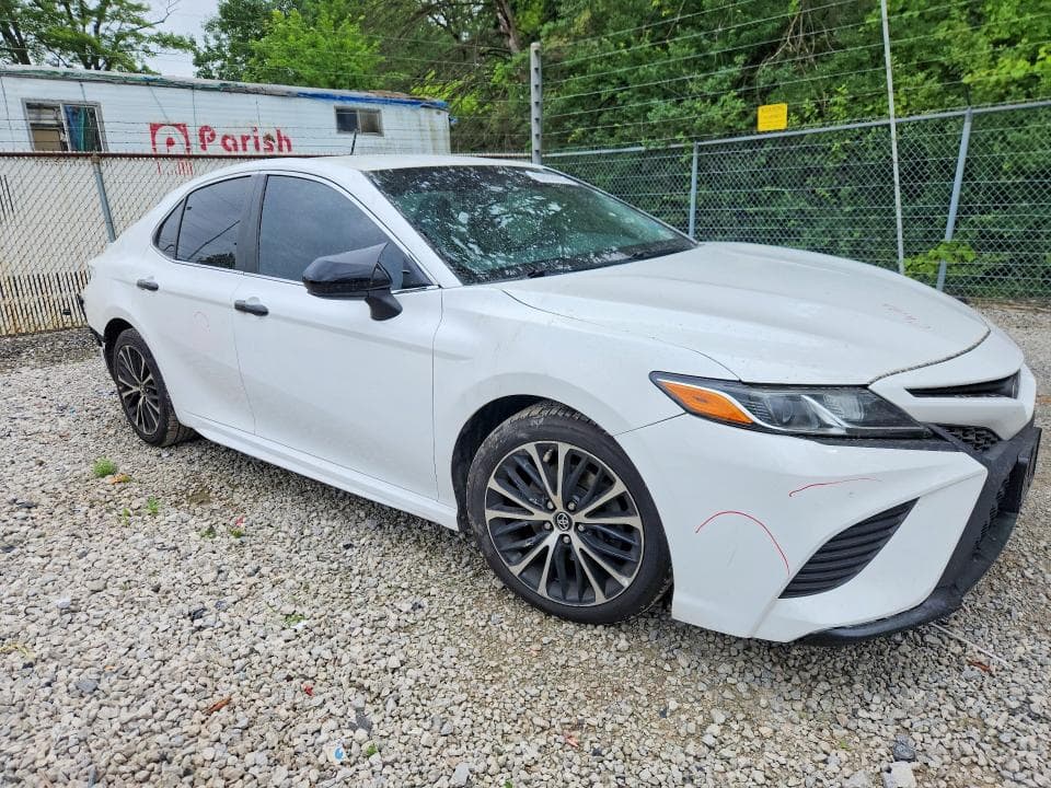 2018 TOYOTA CAMRY SE 4