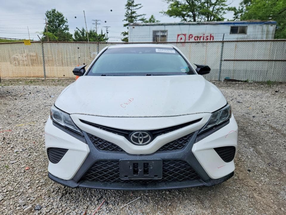 2018 TOYOTA CAMRY SE 5
