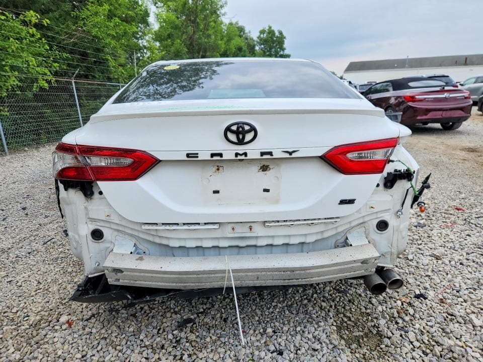 2018 TOYOTA CAMRY SE 6
