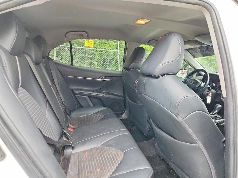 2018 TOYOTA CAMRY SE 10