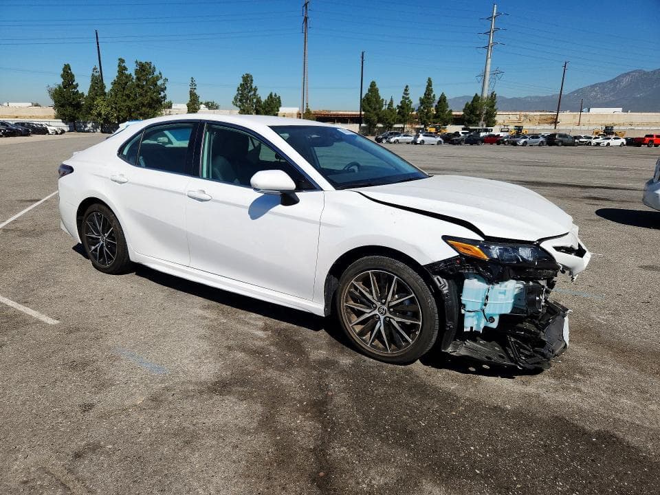 2023 TOYOTA CAMRY SE 4