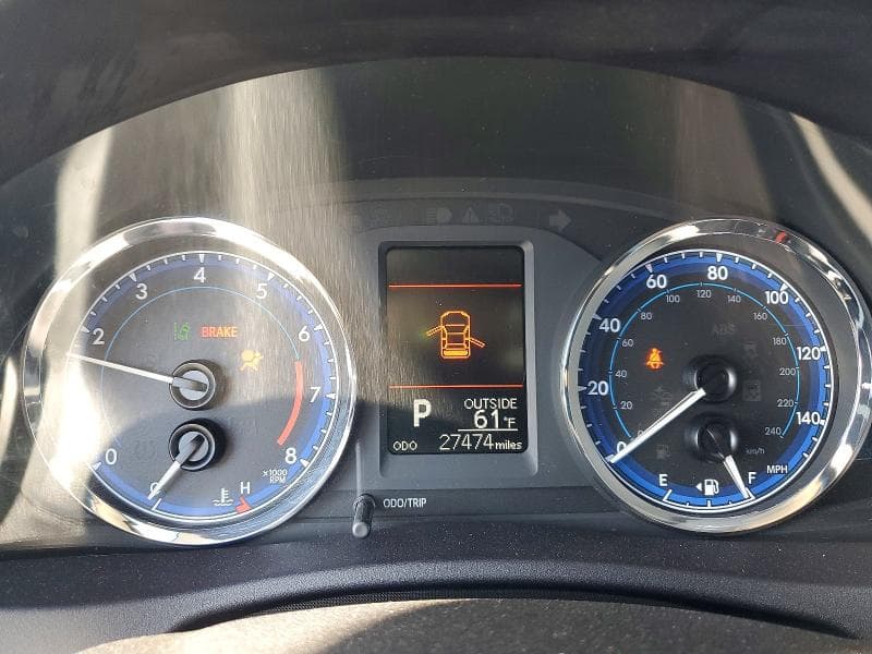 2018 TOYOTA COROLLA LE 9