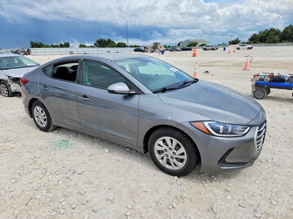 2018 HYUNDAI ELANTRA SE SE 4