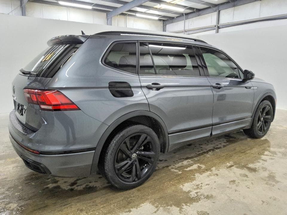 2023 VOLKSWAGEN TIGUAN SE R-LINE BLACK 3