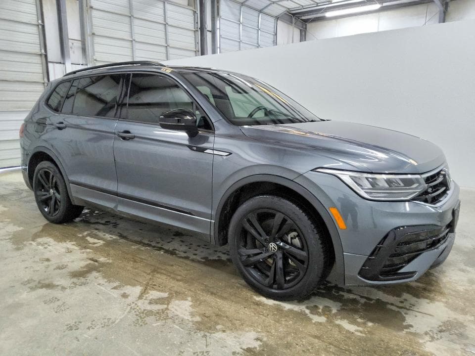 2023 VOLKSWAGEN TIGUAN SE R-LINE BLACK 4