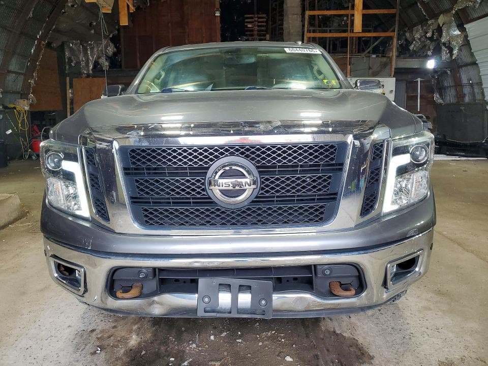 2017 NISSAN TITAN SL 5