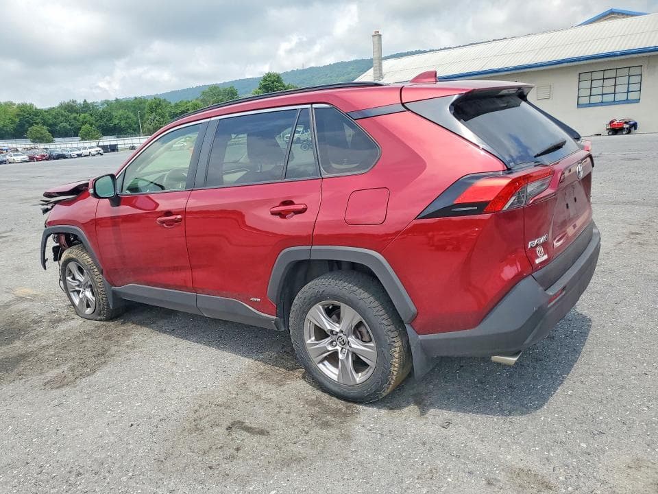 2022 TOYOTA RAV4 XLE 2