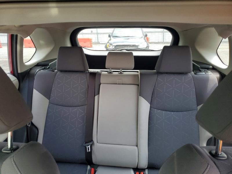 2022 TOYOTA RAV4 XLE 10