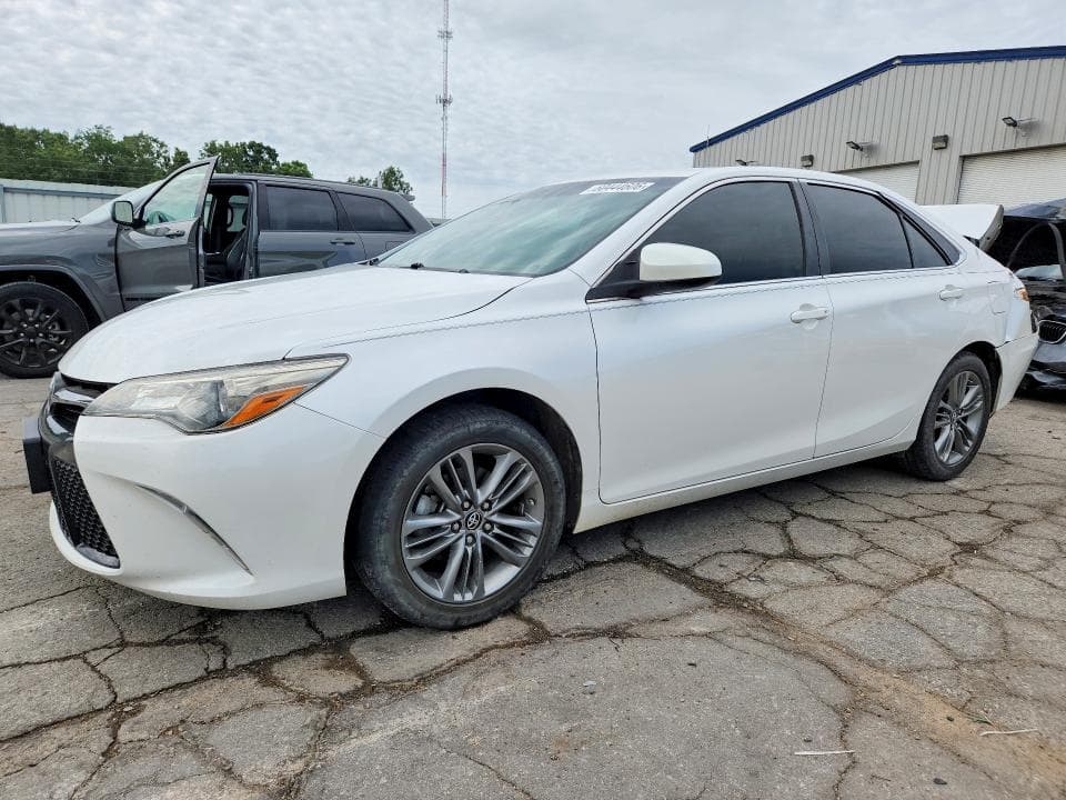 2016 TOYOTA CAMRY SE 1
