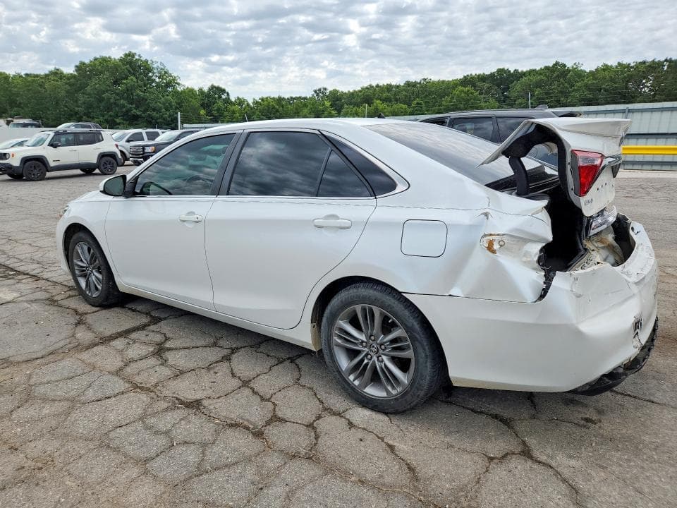 2016 TOYOTA CAMRY SE 2