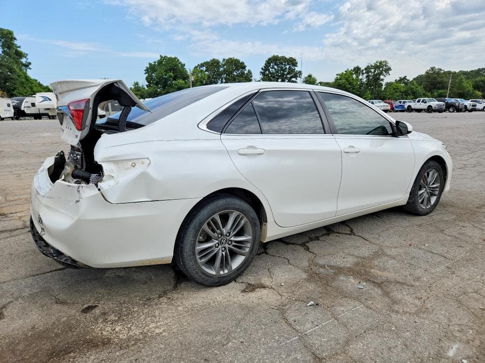 2016 TOYOTA CAMRY SE 3