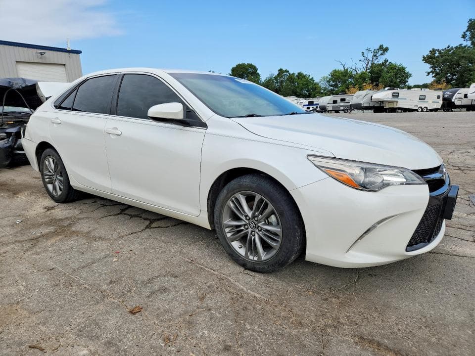 2016 TOYOTA CAMRY SE 4