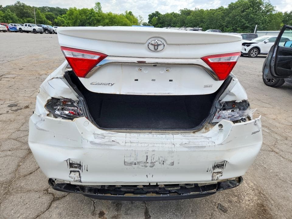 2016 TOYOTA CAMRY SE 6
