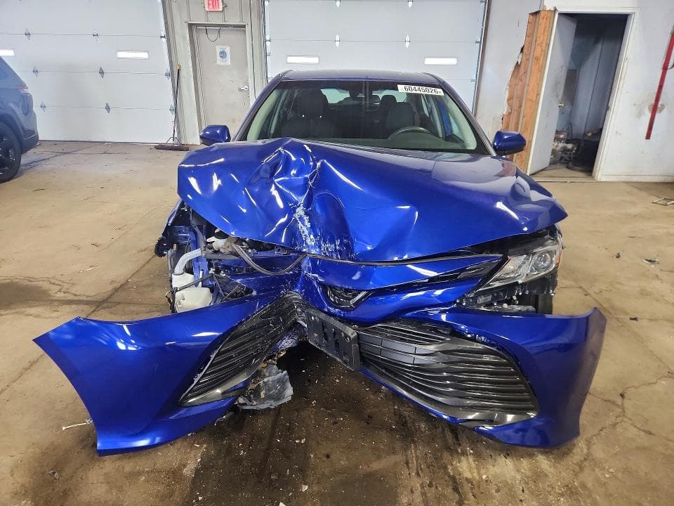 2018 TOYOTA CAMRY LE 5