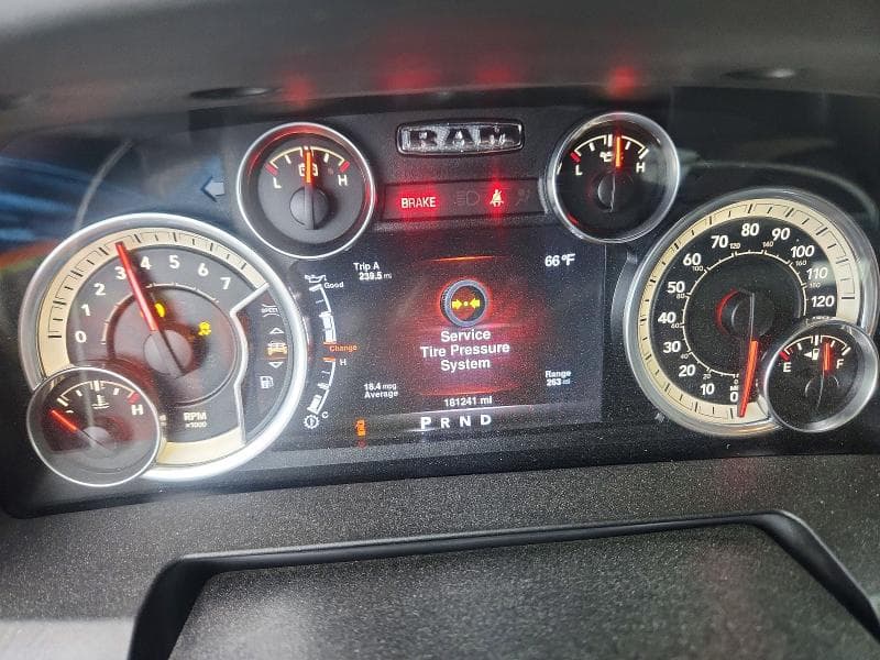 2016 RAM 1500 SLT 9