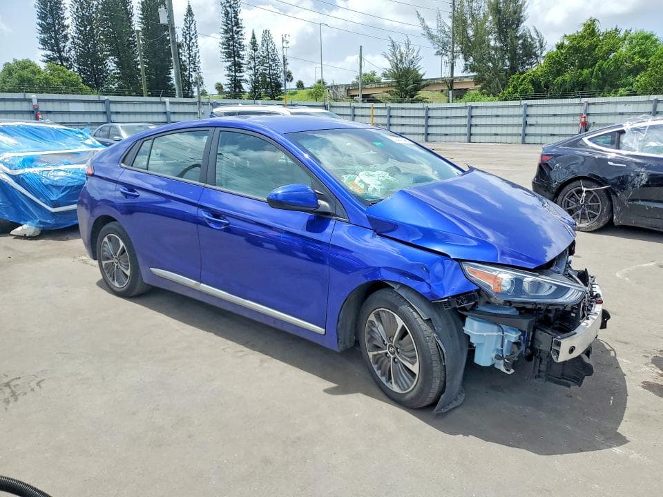 2022 HYUNDAI IONIQ SE 4
