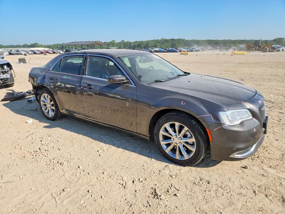 2017 CHRYSLER 300 LIMITED 4