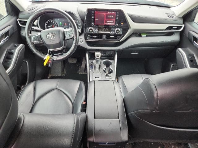 2021 TOYOTA HIGHLANDER XLE 8