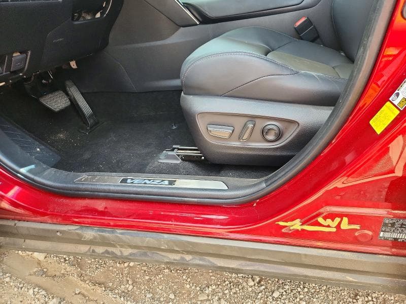 2023 TOYOTA VENZA XLE 13