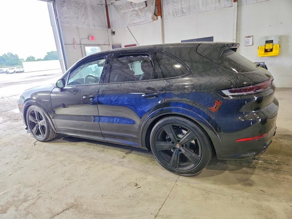 2026 PORSCHE CAYENNE TURBO E-HYBRID 2