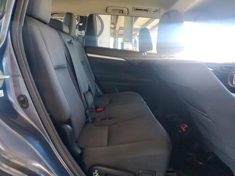 2018 TOYOTA HIGHLANDER LE 11