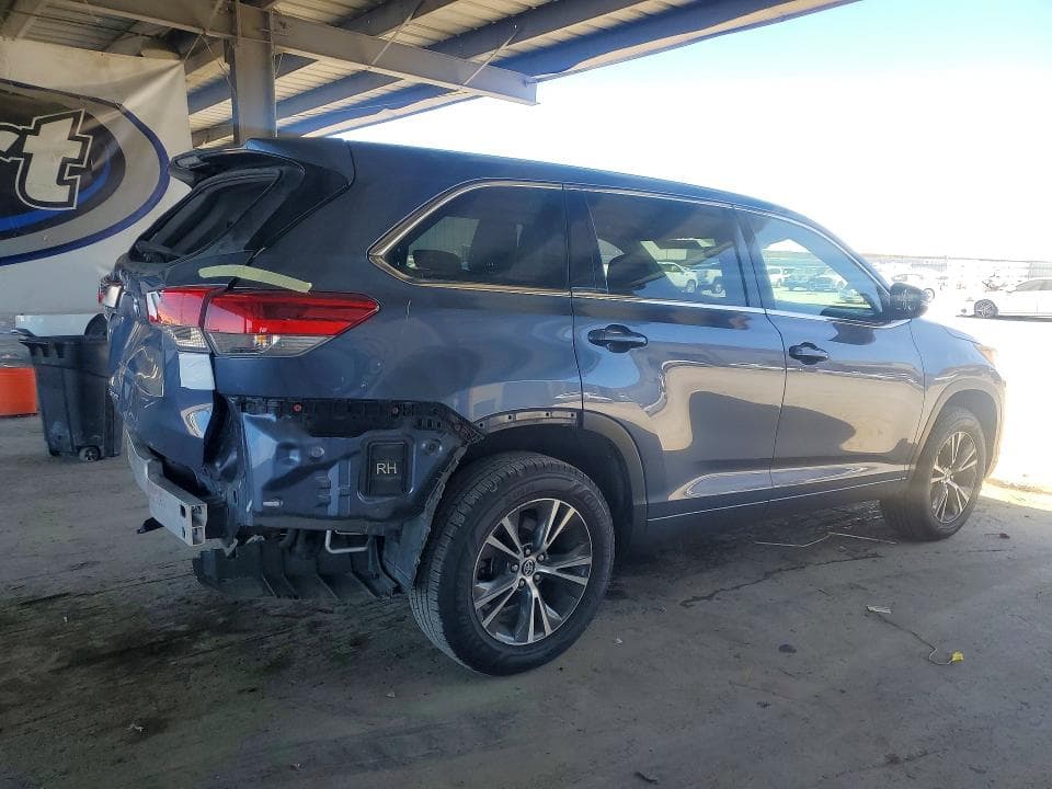 2018 TOYOTA HIGHLANDER LE 3