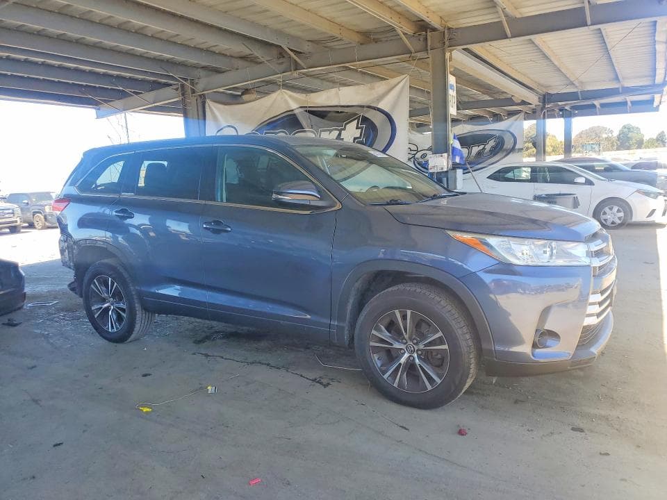 2018 TOYOTA HIGHLANDER LE 4