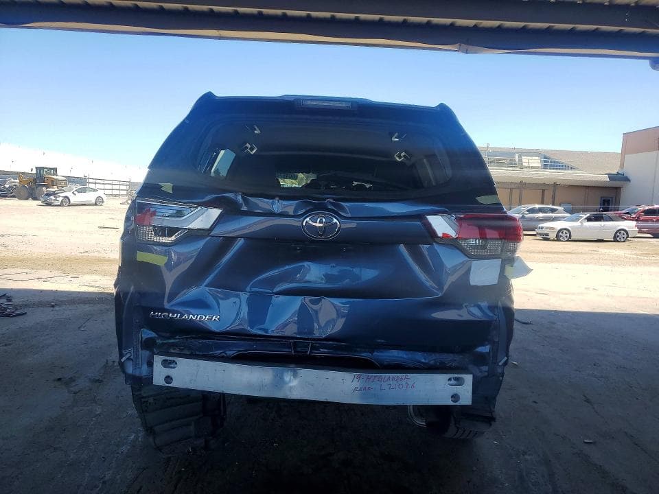 2018 TOYOTA HIGHLANDER LE 6