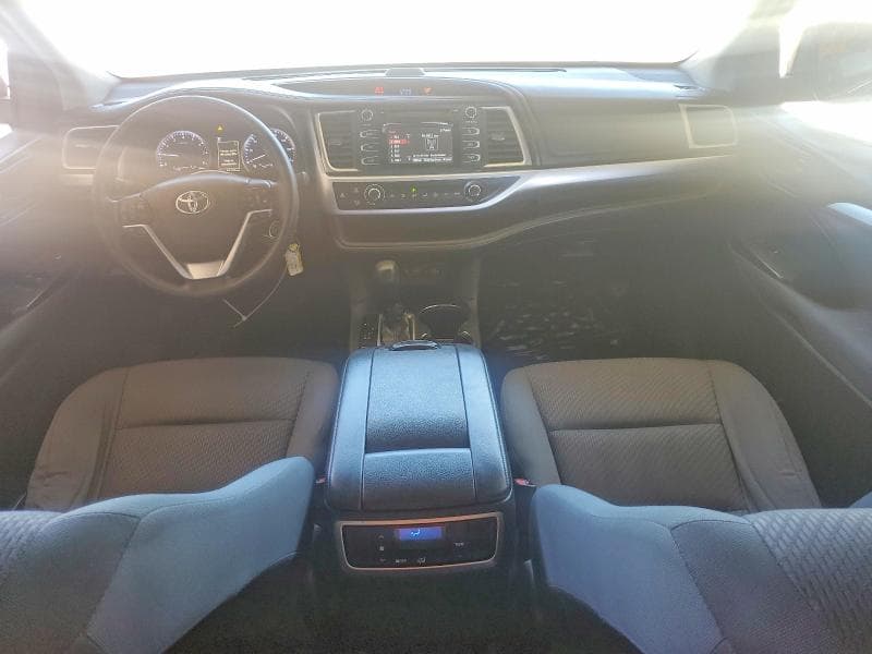 2018 TOYOTA HIGHLANDER LE 8