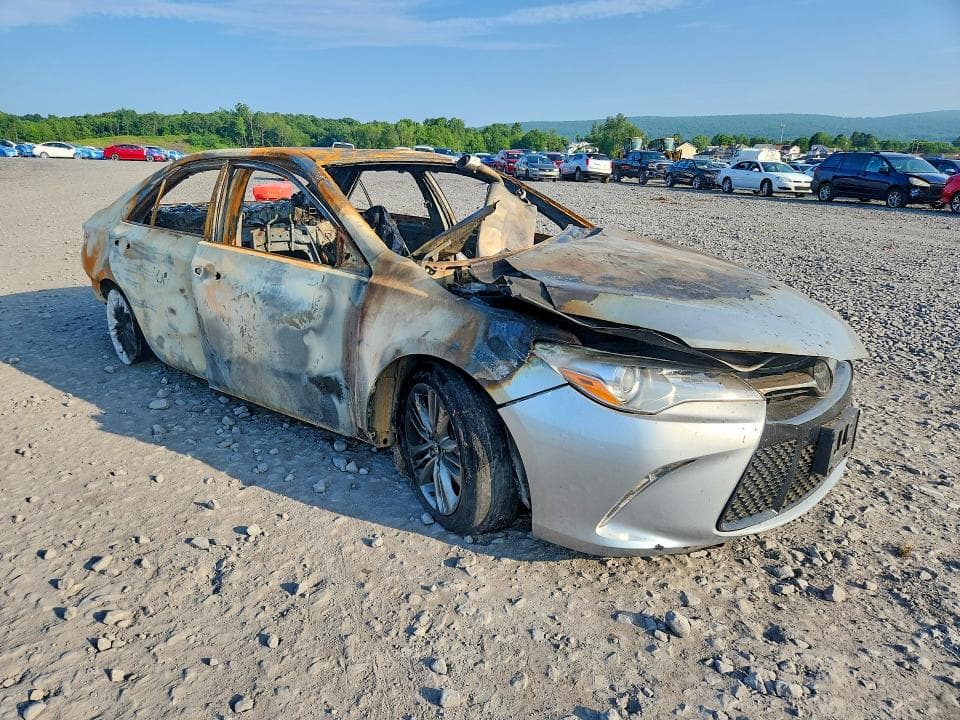 2017 TOYOTA CAMRY SE 4