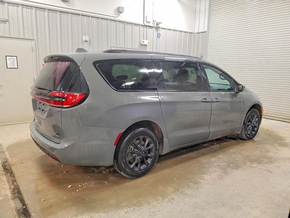 2021 CHRYSLER PACIFICA TOURING 3