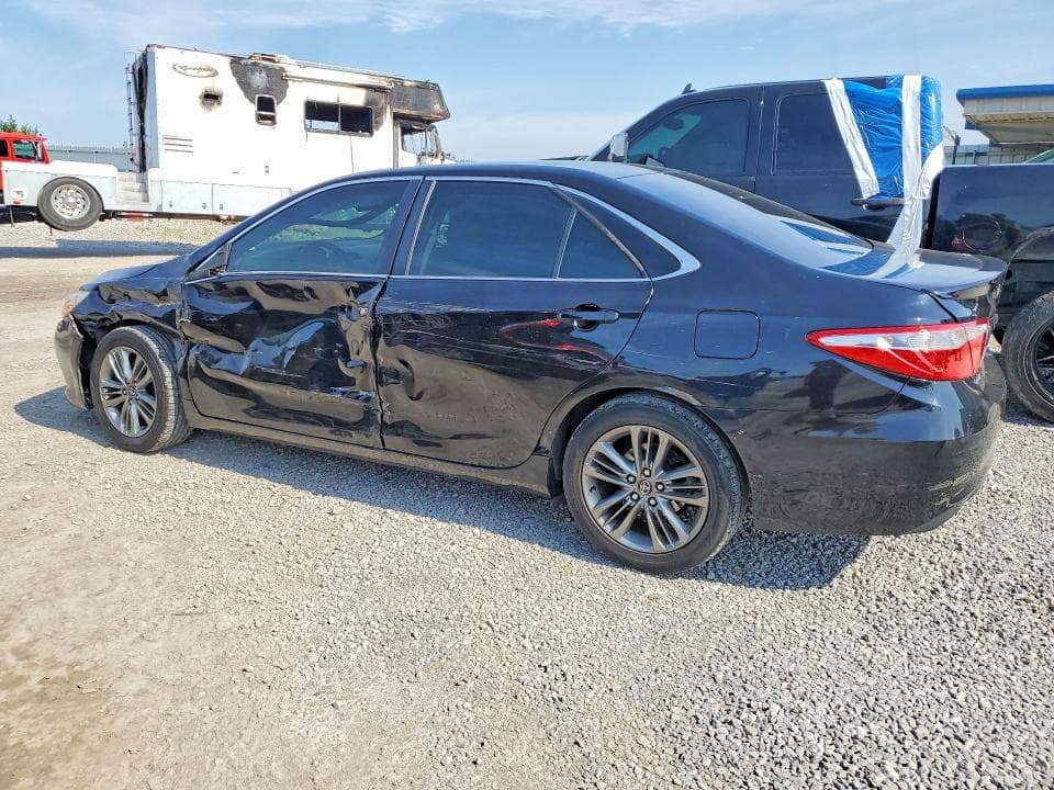 2016 TOYOTA CAMRY SE 2