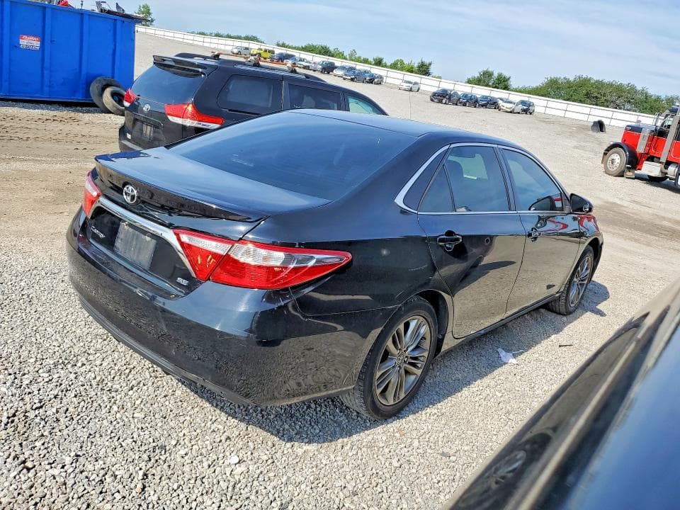 2016 TOYOTA CAMRY SE 3