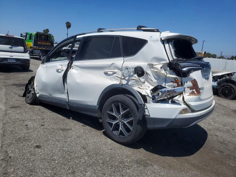 2018 TOYOTA RAV4 SE 2