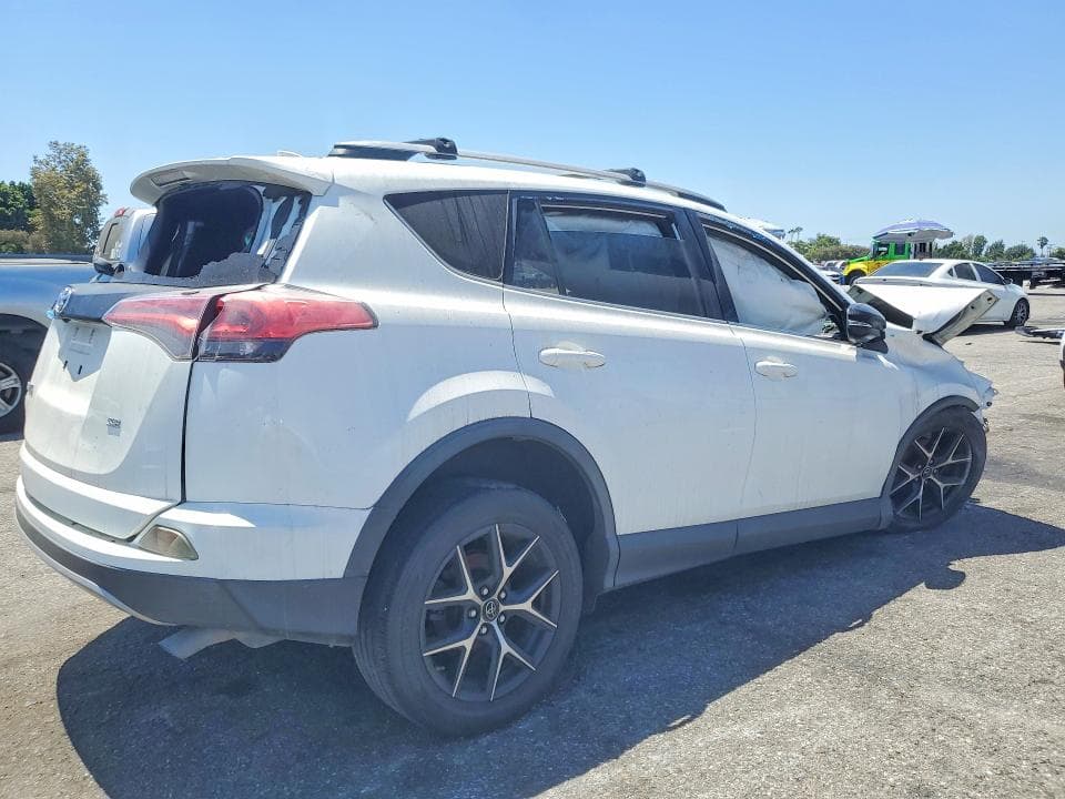 2018 TOYOTA RAV4 SE 3