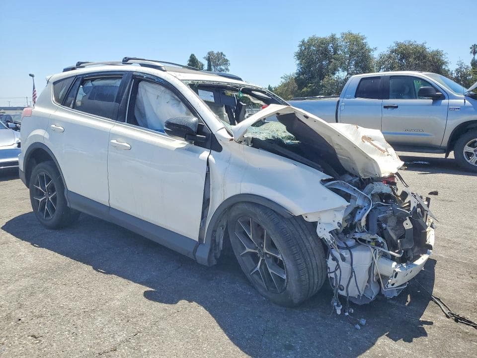 2018 TOYOTA RAV4 SE 4