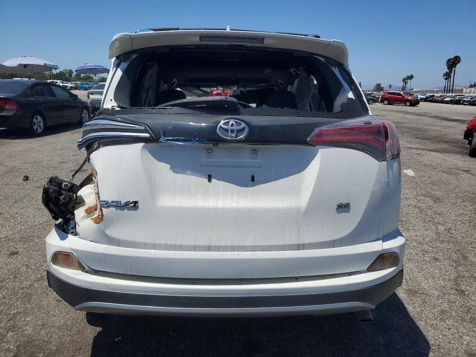 2018 TOYOTA RAV4 SE 6
