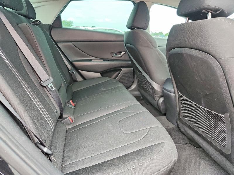 2022 HYUNDAI ELANTRA SEL 10