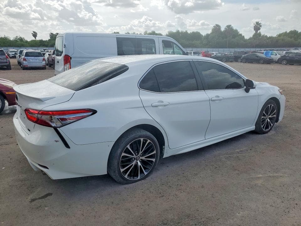 2018 TOYOTA CAMRY SE SE 3