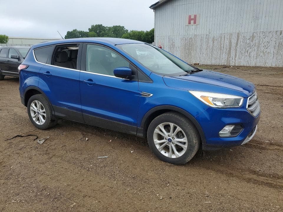2017 FORD ESCAPE SE 4