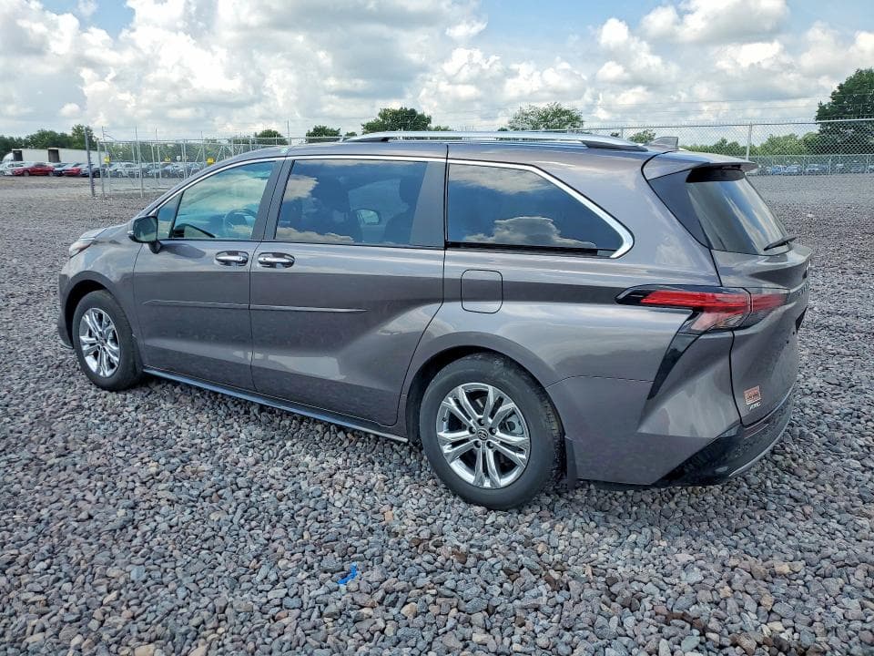 2023 TOYOTA SIENNA PLATINUM 7-PASSENGER 2