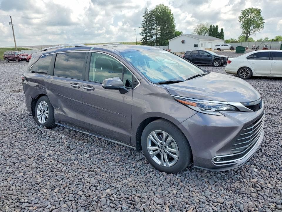 2023 TOYOTA SIENNA PLATINUM 7-PASSENGER 4