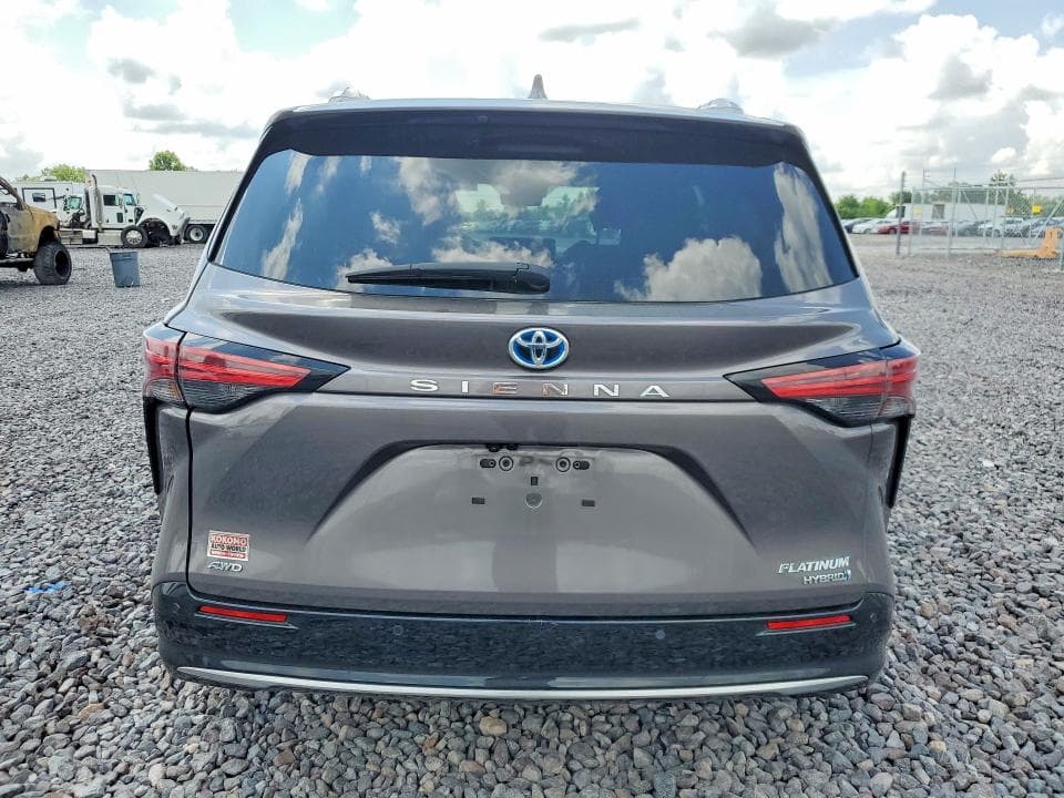 2023 TOYOTA SIENNA PLATINUM 7-PASSENGER 6