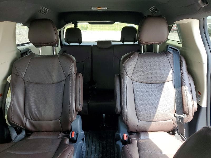 2023 TOYOTA SIENNA PLATINUM 7-PASSENGER 10