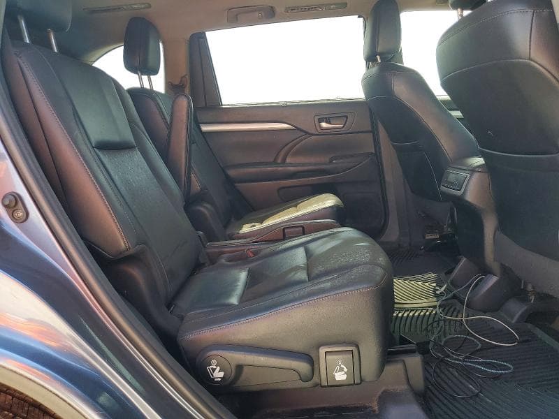 2019 TOYOTA HIGHLANDER XLE 11