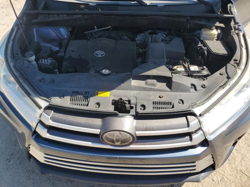 2019 TOYOTA HIGHLANDER XLE 12