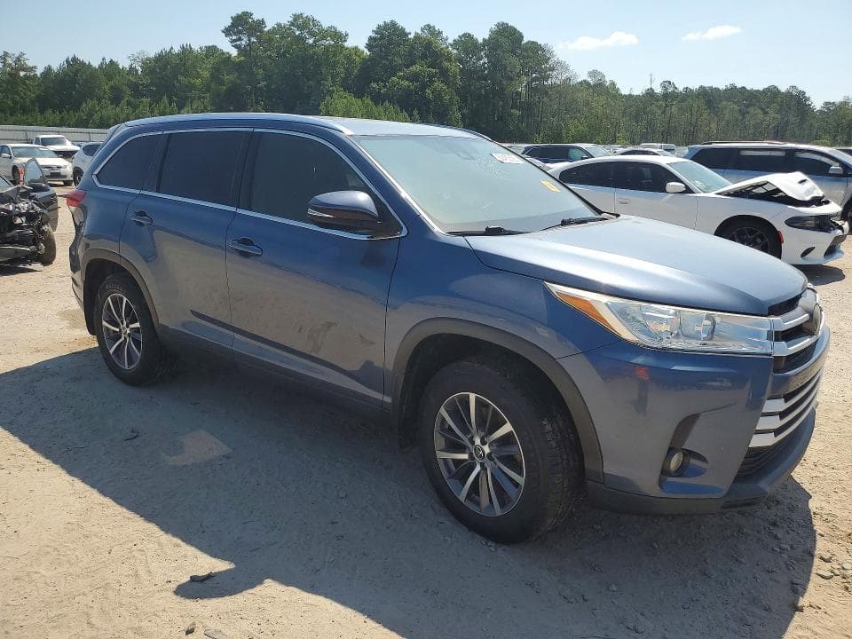 2019 TOYOTA HIGHLANDER XLE 4