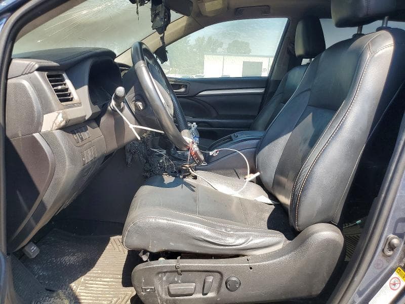2019 TOYOTA HIGHLANDER XLE 7