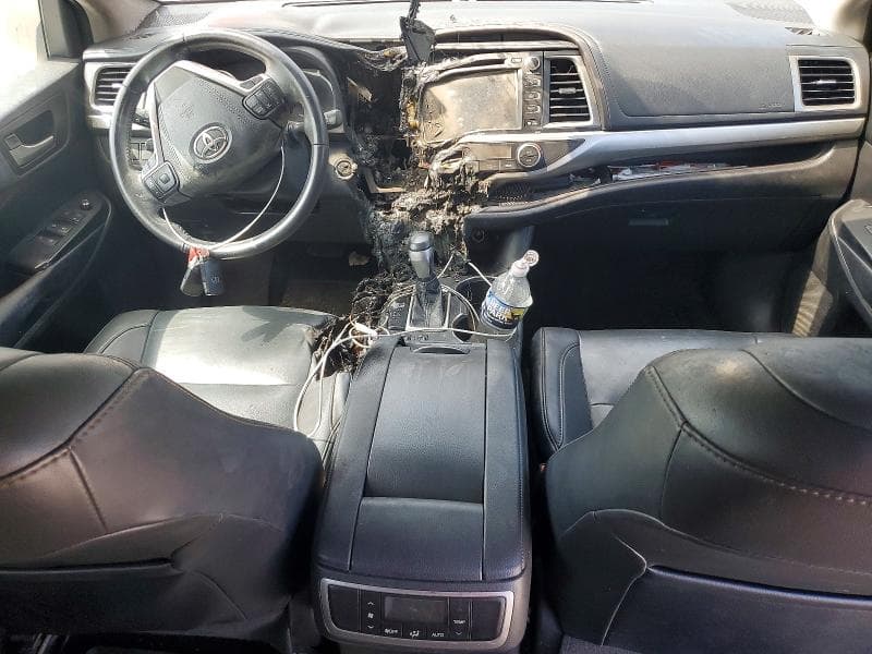 2019 TOYOTA HIGHLANDER XLE 8