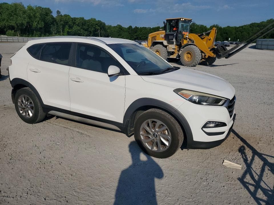 2017 HYUNDAI TUCSON SE 4